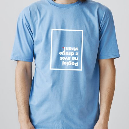 Modra majica Poglej na svet z druge strani